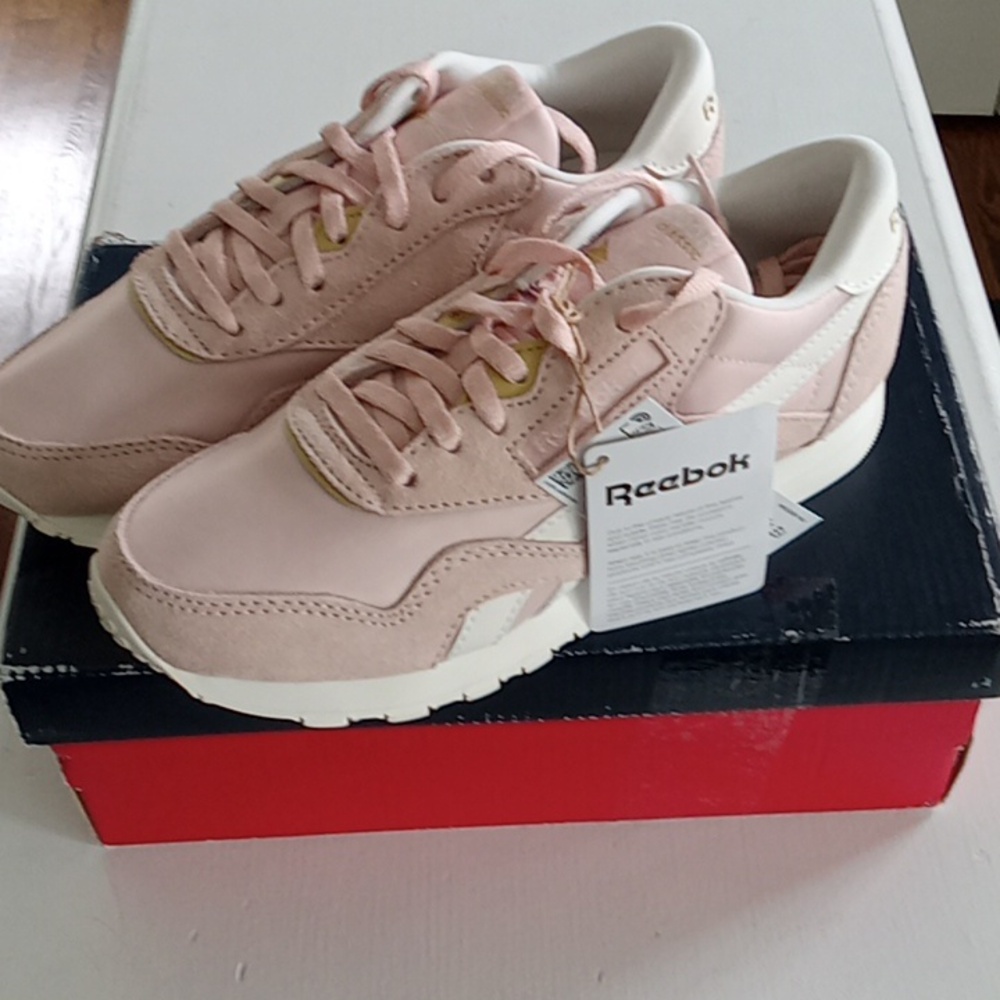 Reebok women's sneakers-NEW - Picture 4 of 4